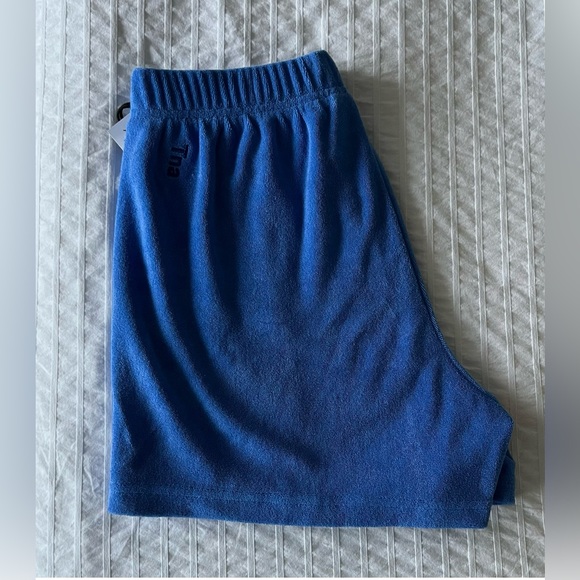 NEW WITH TAGS - Aritzia TNA Towel Terry Perfect High-Rise 3” Sweatshort - Picture 3 of 4